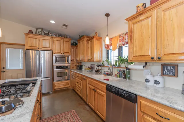 $550,000 | 6700 West Dowlen Road, Happy, TX 79042