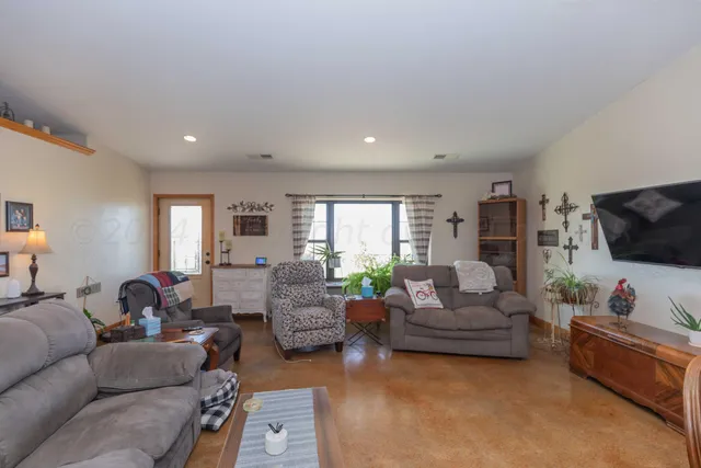 $550,000 | 6700 West Dowlen Road, Happy, TX 79042