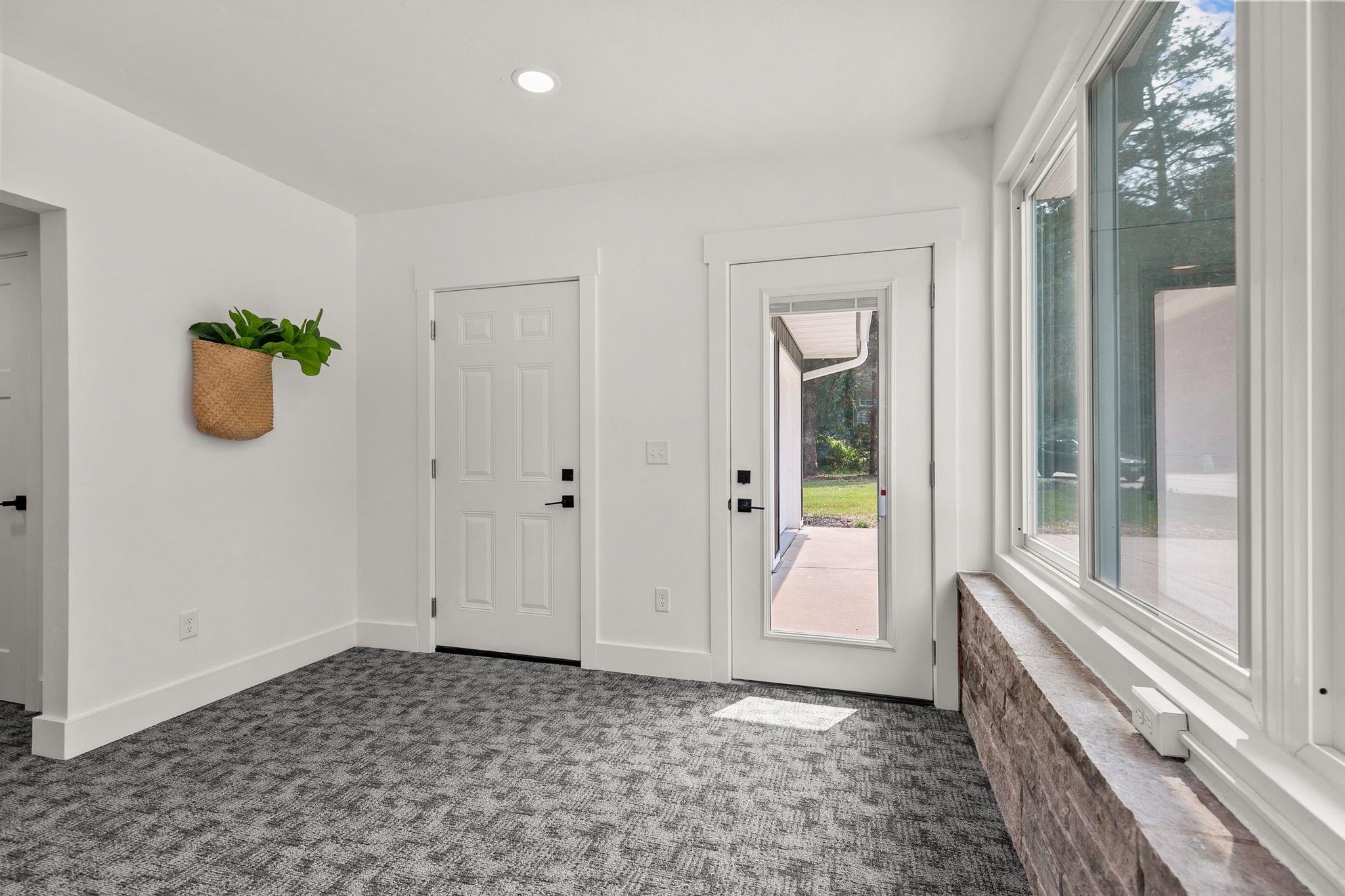 1900 Leonard Point Road Oshkosh, WI 54904 - Photo 6 of 36
