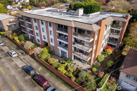 $498,000 | 2858 32nd Avenue West, Unit 106, Seattle, WA 98199