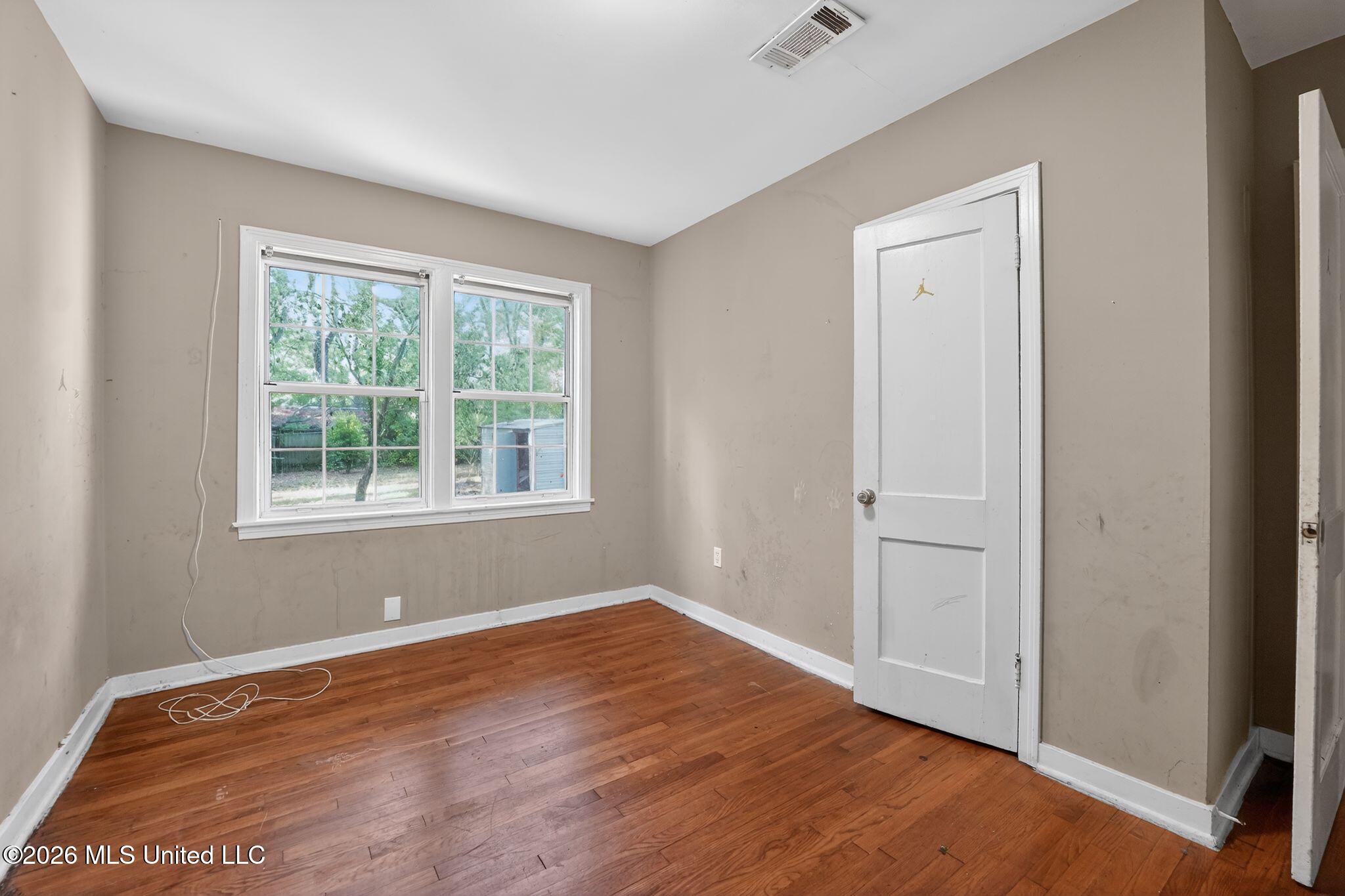 339 Audubon Place Jackson, MS 39206 - Photo 12 of 43 12_339_Audubon_Pl_Jackson_MS_39206-Livin