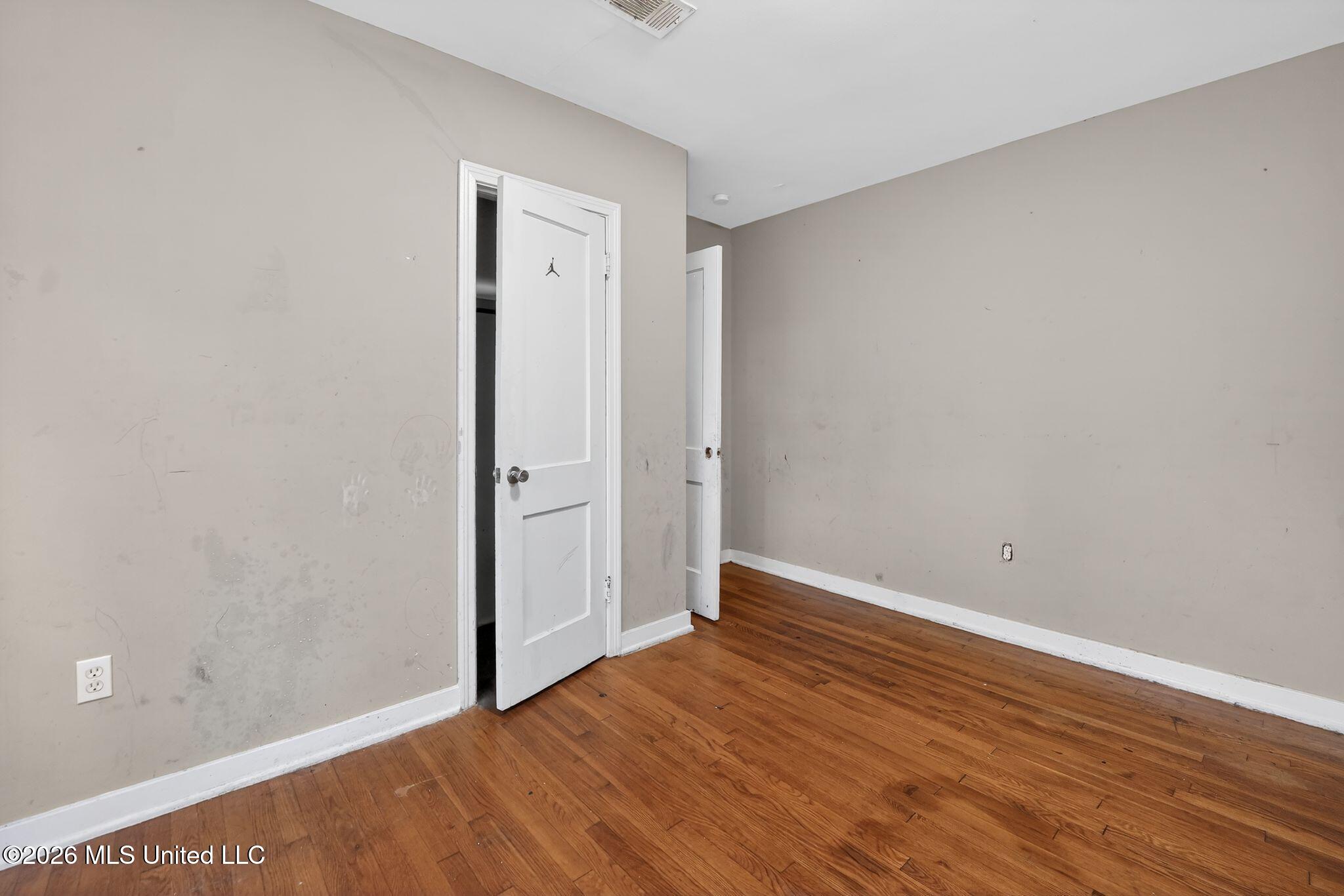 339 Audubon Place Jackson, MS 39206 - Photo 20 of 43 20_339_Audubon_Pl_Jackson_MS_39206-Livin