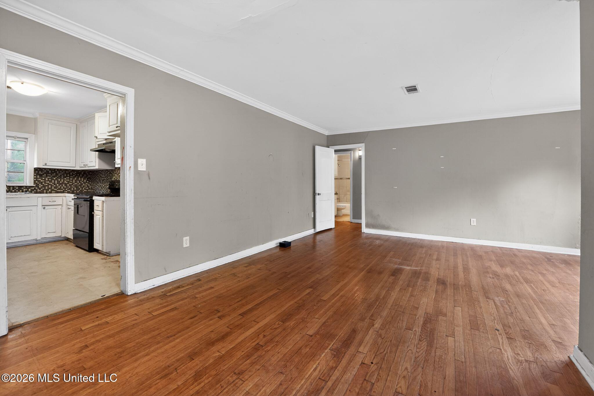 339 Audubon Place Jackson, MS 39206 - Photo 23 of 43 23_339_Audubon_Pl_Jackson_MS_39206-Livin