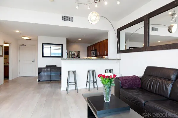 $3,200 | 206 Park Boulevard, Unit 707, San Diego, CA 92101