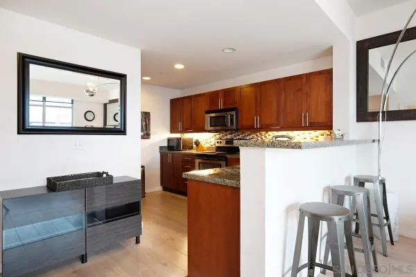 $3,200 | 206 Park Boulevard, Unit 707, San Diego, CA 92101
