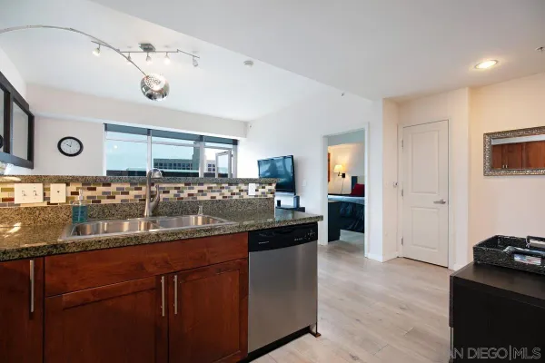 $3,200 | 206 Park Boulevard, Unit 707, San Diego, CA 92101
