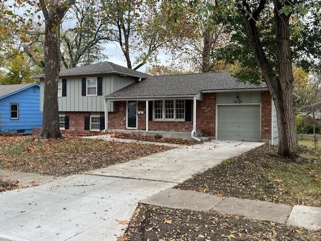 $2,200 | 9429 Craig Drive, Overland Park, KS 66212