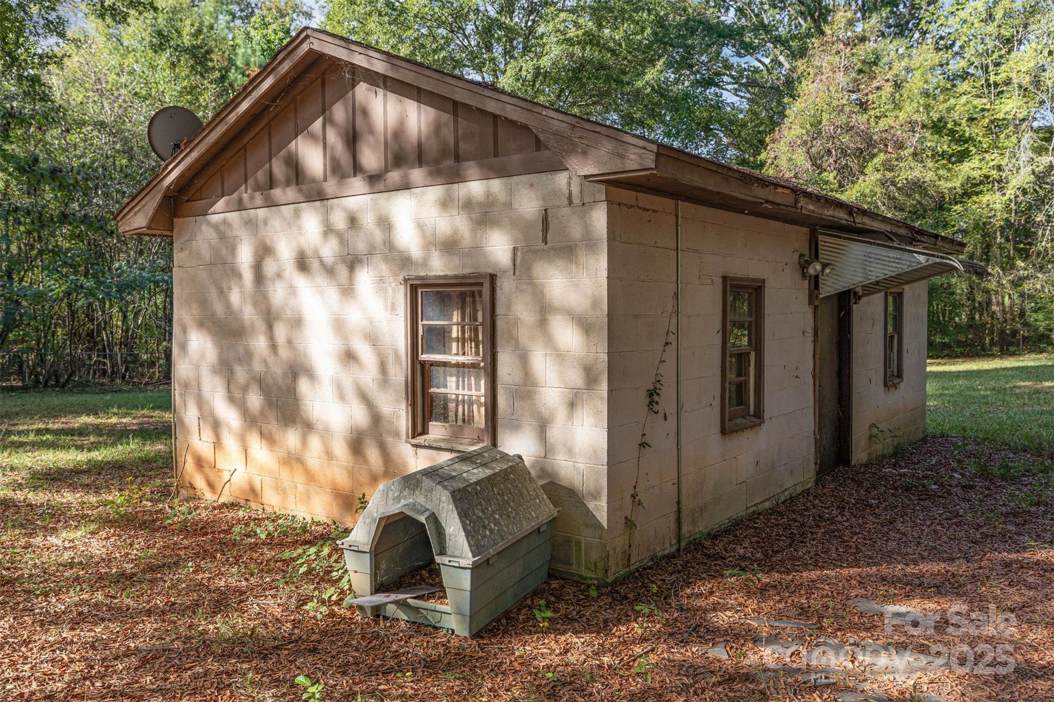 11500 Beagle Street Midland, NC 28107 - Photo 9 of 15 a backyard of a house