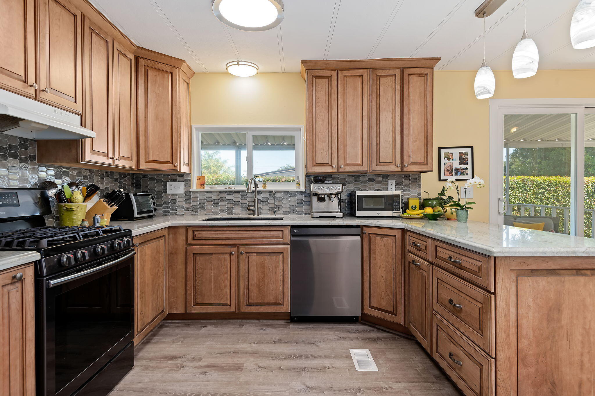 340 Old Mill Road, Unit 50 Santa Barbara, CA 93110 - Photo 4 of 21 11-web-or-mls-11 - Kitchen