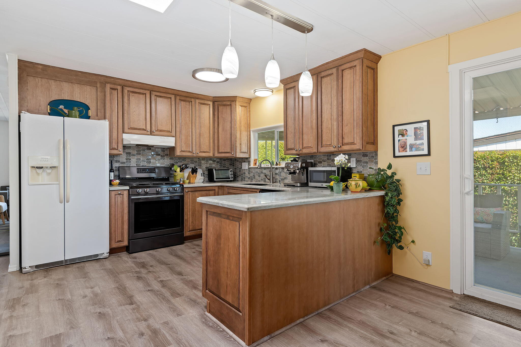 340 Old Mill Road, Unit 50 Santa Barbara, CA 93110 - Photo 5 of 21 12-web-or-mls-12 - Kitchen
