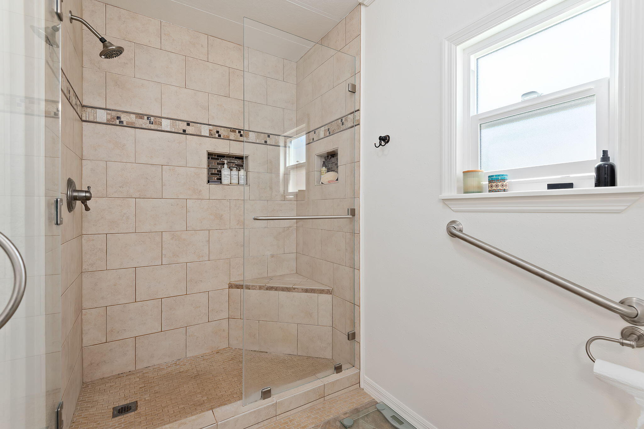 340 Old Mill Road, Unit 50 Santa Barbara, CA 93110 - Photo 9 of 21 16-web-or-mls-16 - Primary Bathroom