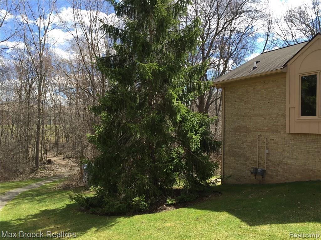 21990 River Ridge Trail, Unit 70 Farmington, MI 48335 - Photo 3 of 27 Beautiful wooded setting