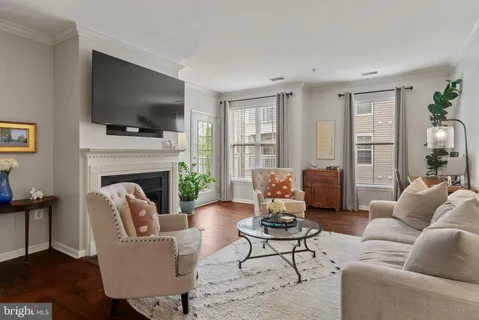 $425,000 | 5108 Donovan Drive, Unit 305, Alexandria, VA 22304