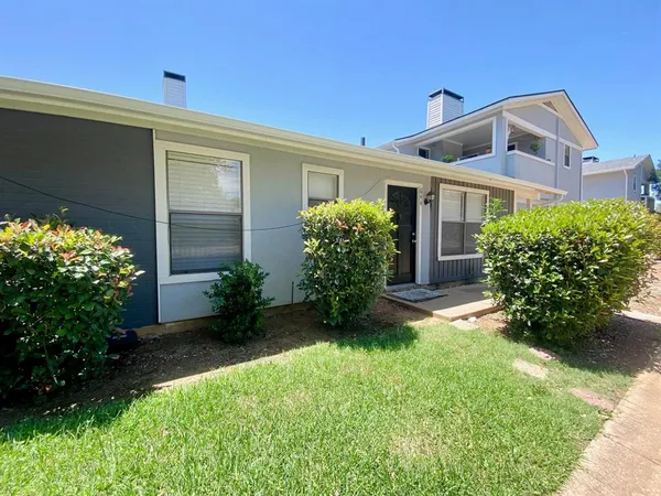 $1,800 | 644 Timberline Drive, Hurst, TX 76053