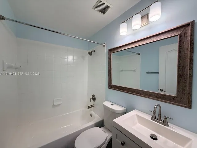 $3,945 | 11612 Northwest 51st Terrace, Unit 11612, Doral, FL 33178