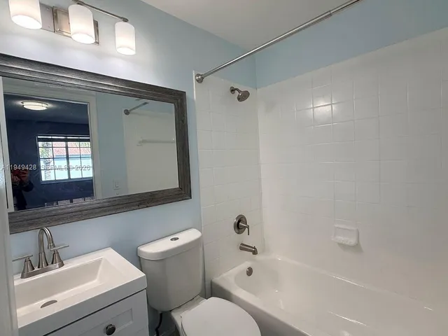 $3,945 | 11612 Northwest 51st Terrace, Unit 11612, Doral, FL 33178