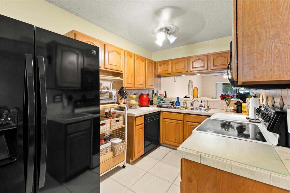 9563 West McNab Road, Unit 206 Tamarac, FL 33321 - Photo 17 of 20 kitchen