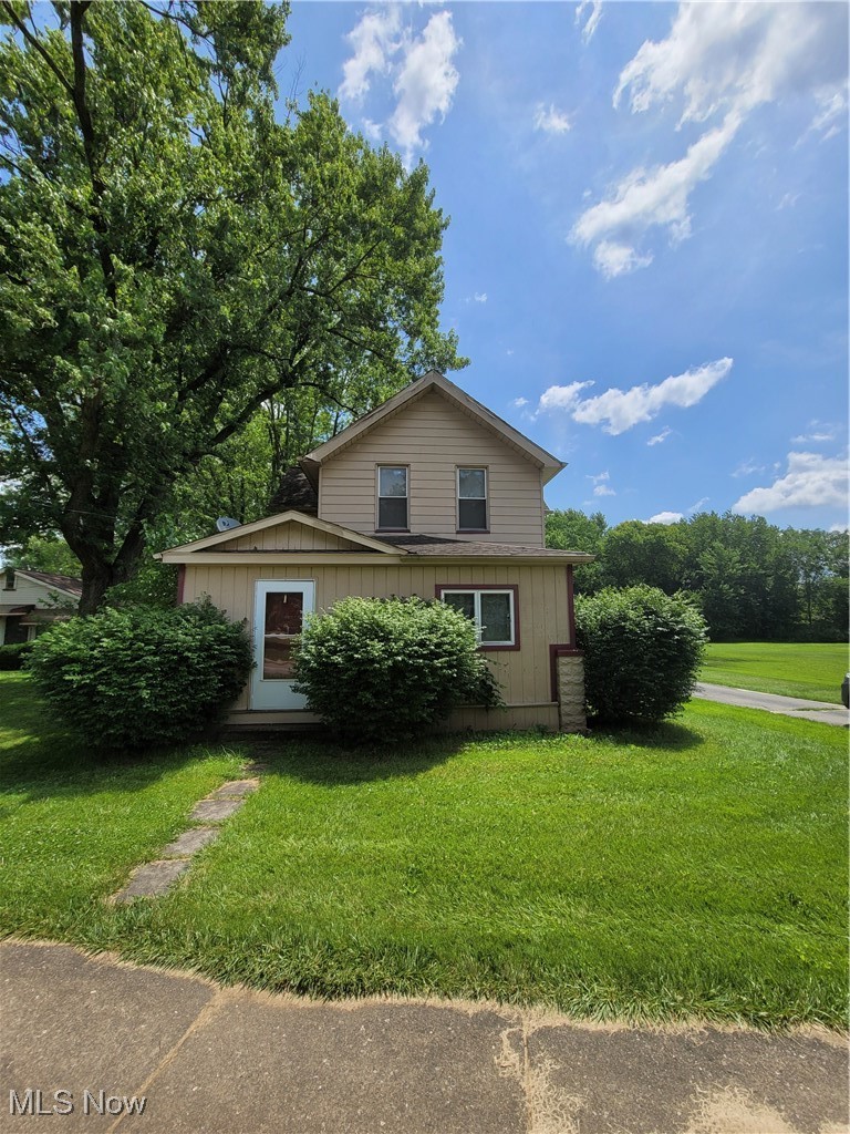 145 North Road Niles, OH 44446 - Photo 1 of 24 View of front of property with a front lawn