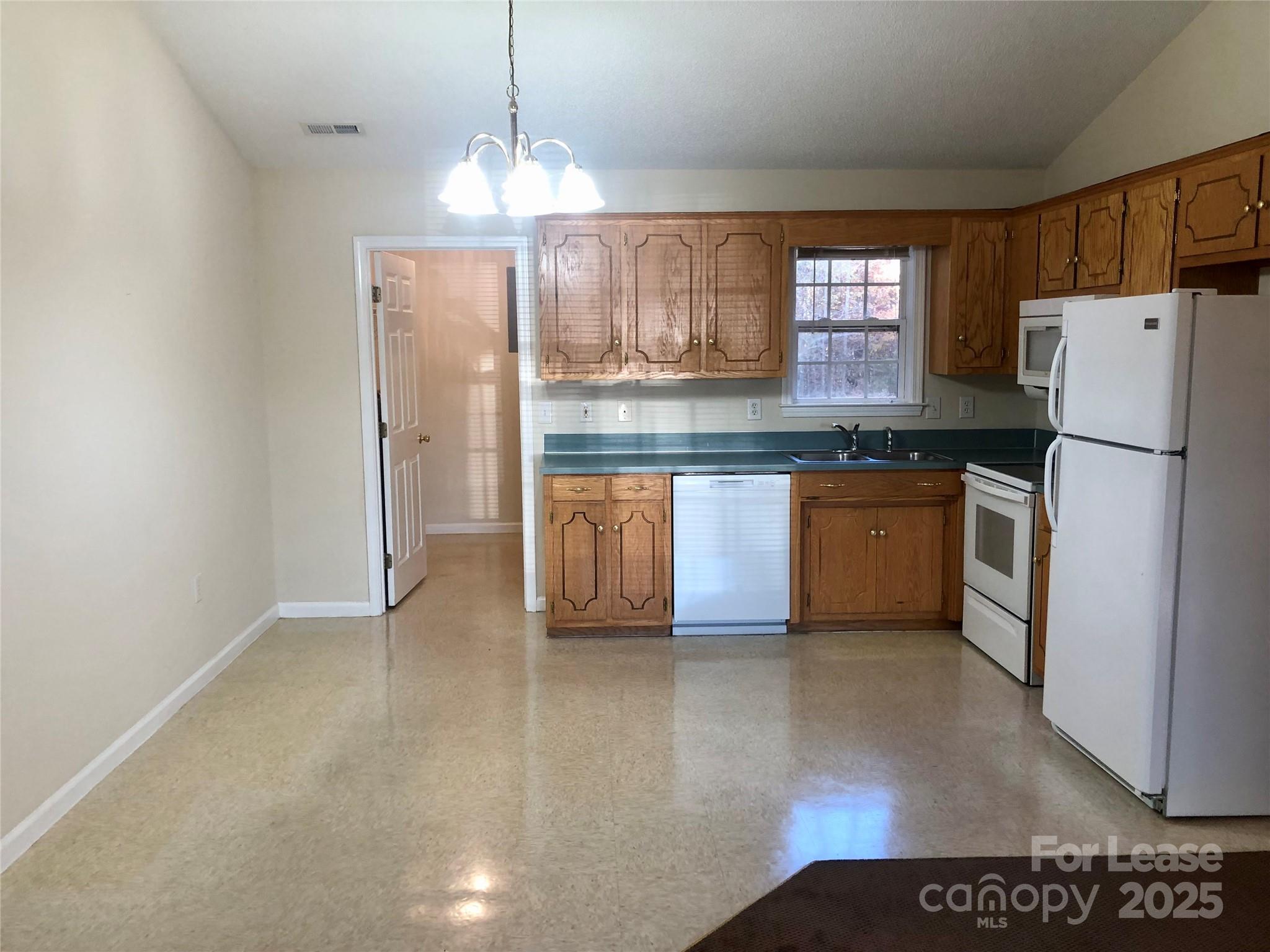 516 Cedar Spring Drive Lincolnton, NC 28092 - Photo 4 of 10