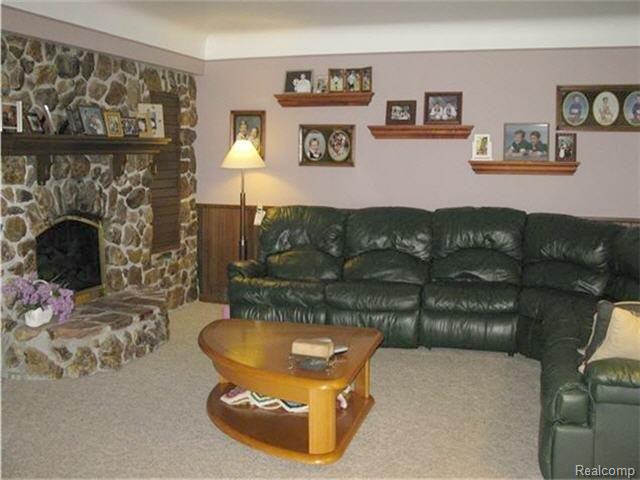 10890 Reeck Road Allen Park, MI 48101 - Photo 14 of 25 fam rm.jpg