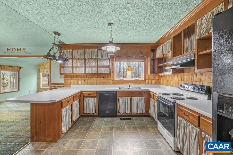 28 Out Of Bounds Road Palmyra, VA 22963 - Photo 14 of 46