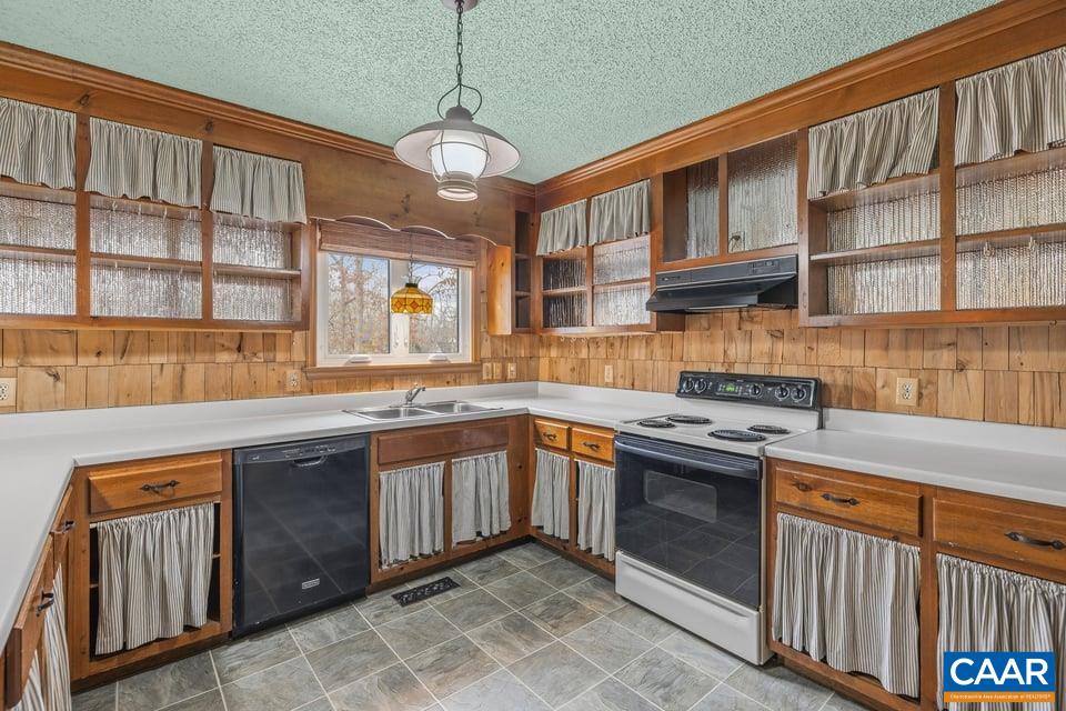 28 Out Of Bounds Road Palmyra, VA 22963 - Photo 15 of 46