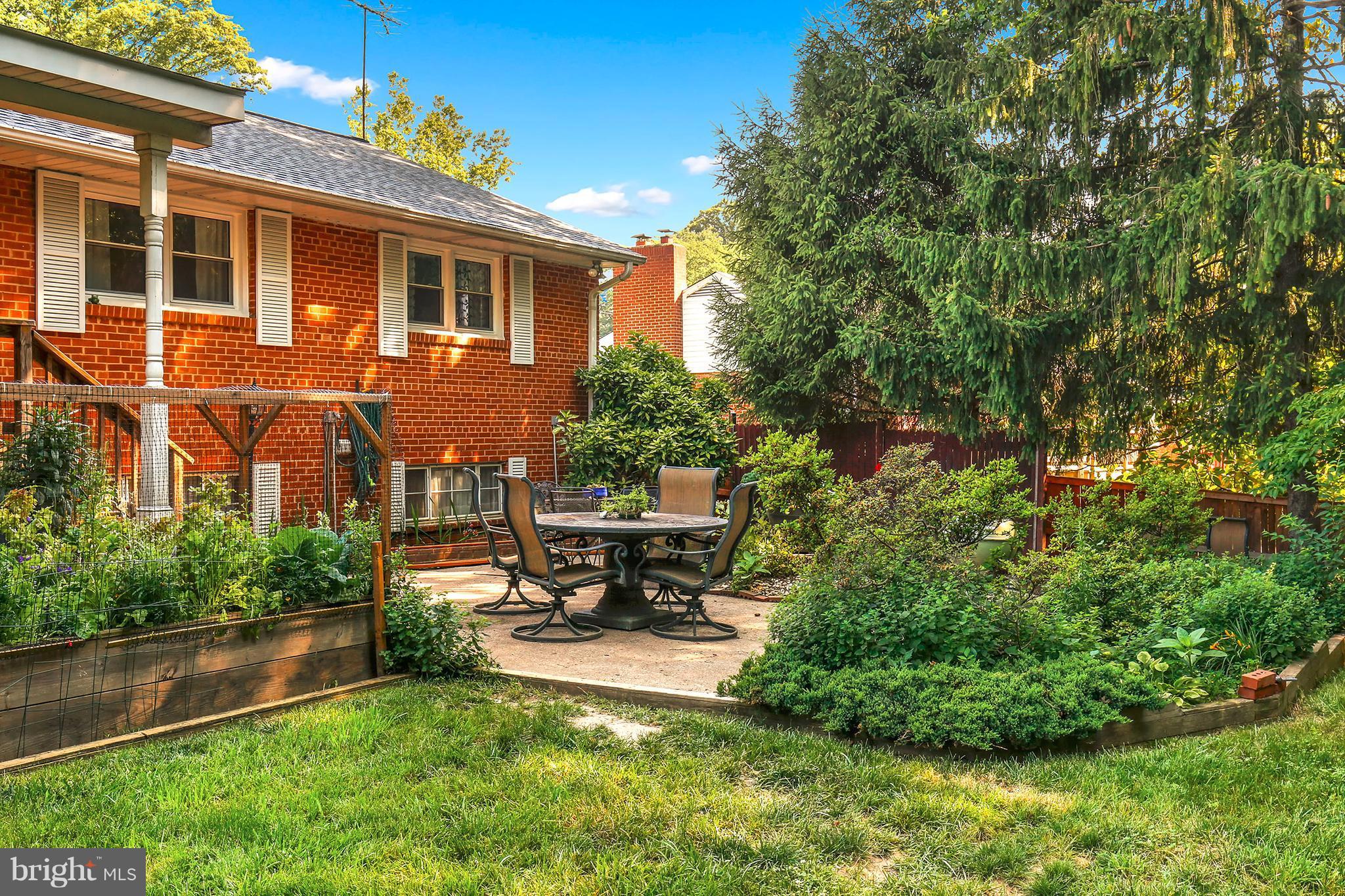 5304 Ravensworth Road Springfield, VA 22151 - Photo 29 of 30 a house view with a garden space