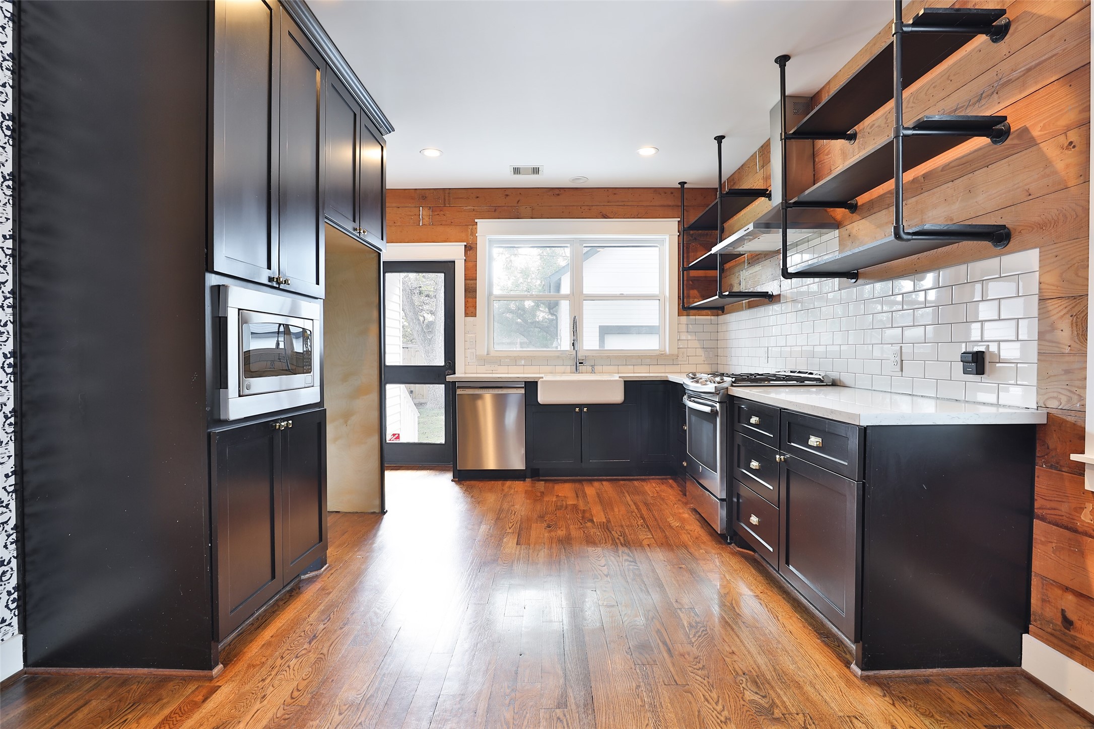126 2nd Street Sugar Land, TX 77498 - Photo 14 of 50 a large kitchen with stainless steel appliances granite countertop a stove and a refrigerator