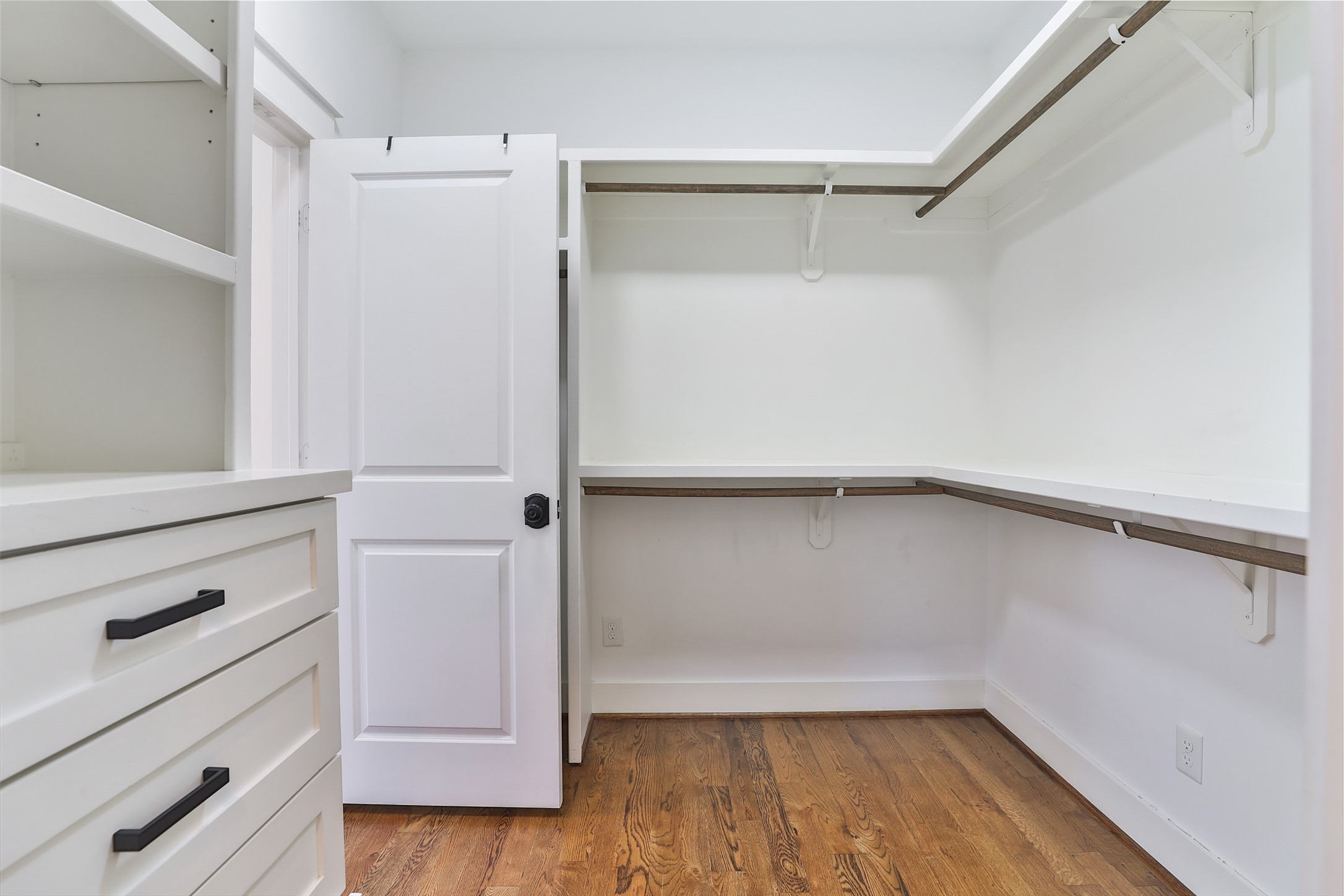 126 2nd Street Sugar Land, TX 77498 - Photo 35 of 50 a view of an empty walk in closet