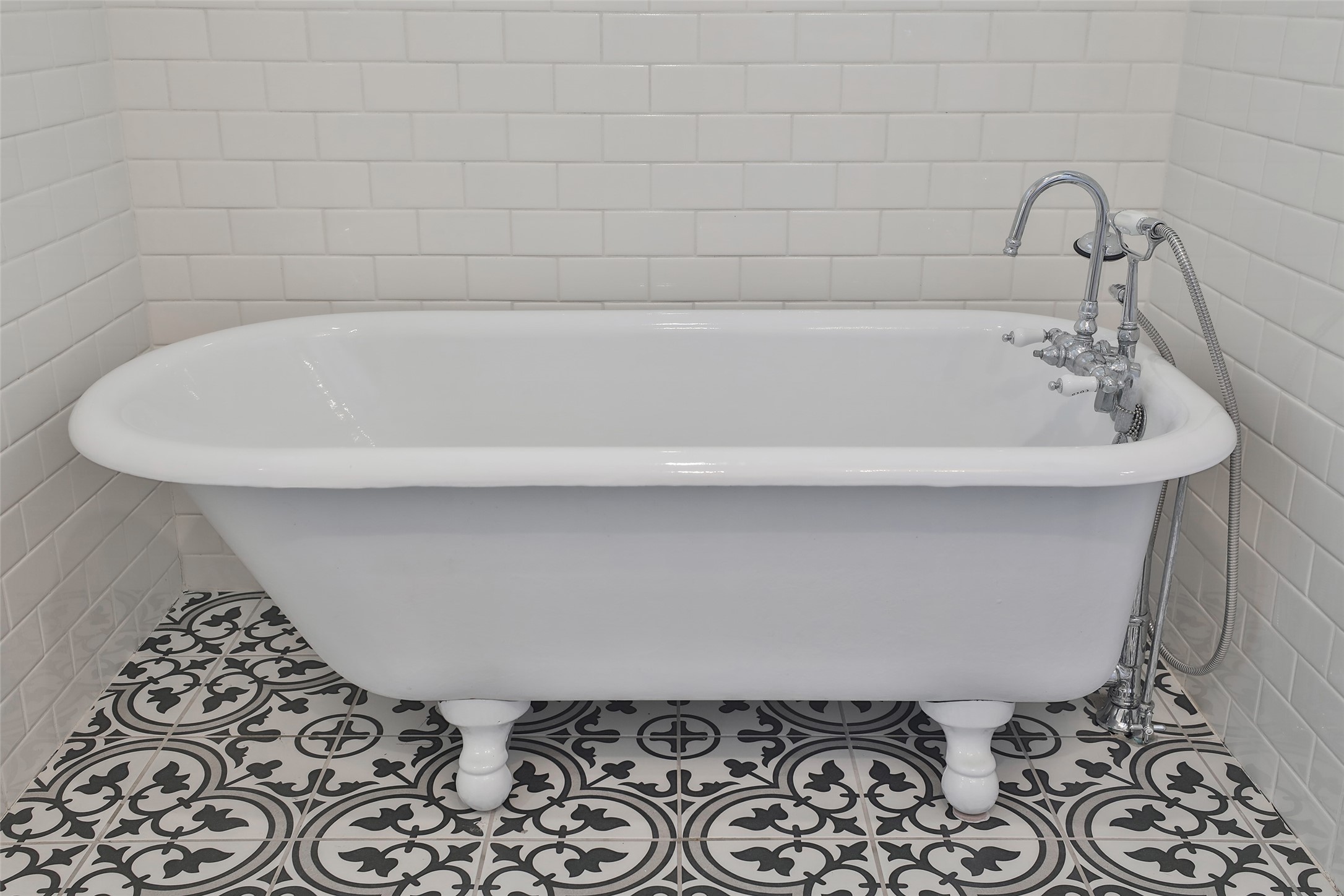 126 2nd Street Sugar Land, TX 77498 - Photo 38 of 50 a bathroom with a bathtub