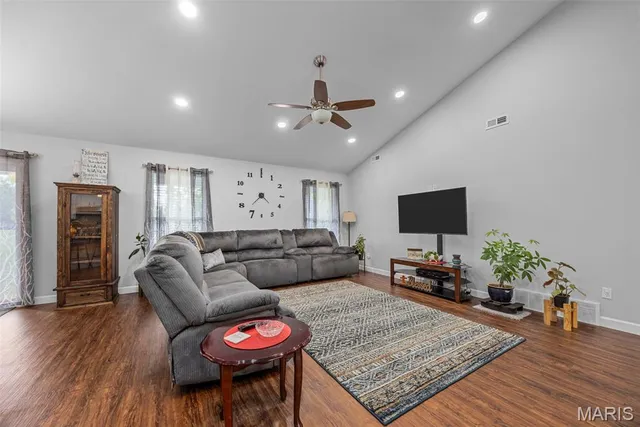 $465,000 | 207 East Foreman Street, Jonesburg, MO 63351