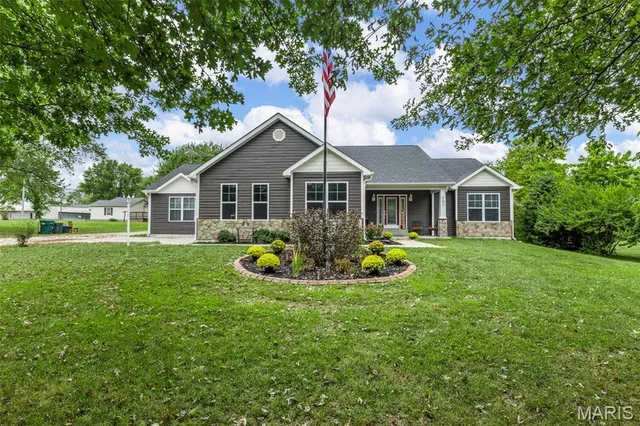 $465,000 | 207 East Foreman Street, Jonesburg, MO 63351