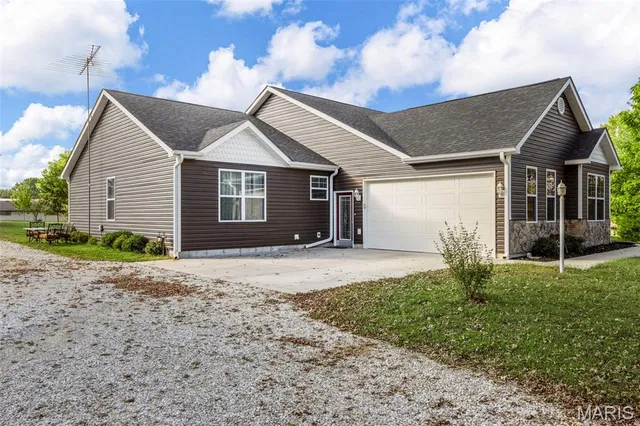 $465,000 | 207 East Foreman Street, Jonesburg, MO 63351