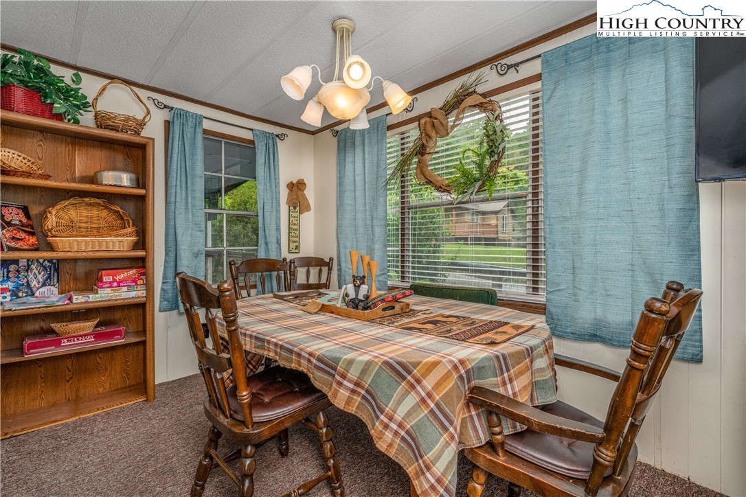 25 Reuben Wooten Road Banner Elk, NC 28604 - Photo 8 of 50 a dining room with furniture a rug and a potted plant
