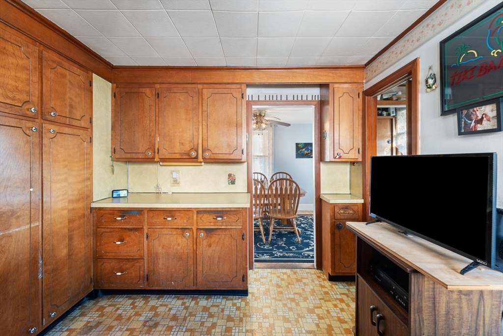 9 Johnson Road Weymouth, MA 02191 - Photo 8 of 23 Gallery Image 8