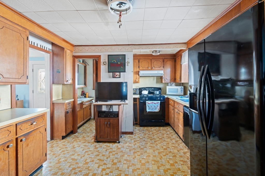9 Johnson Road Weymouth, MA 02191 - Photo 9 of 23 Gallery Image 9