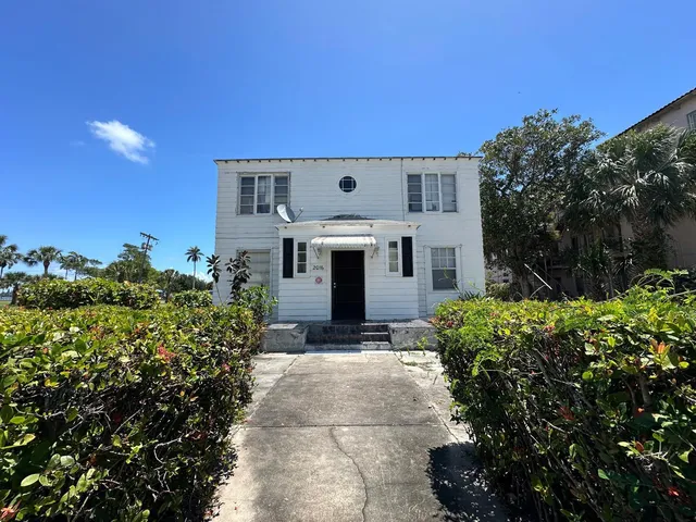 $1,325 | 2016 Broward Avenue, Unit 1, West Palm Beach, FL 33407