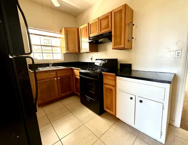 $1,325 | 2016 Broward Avenue, Unit 1, West Palm Beach, FL 33407