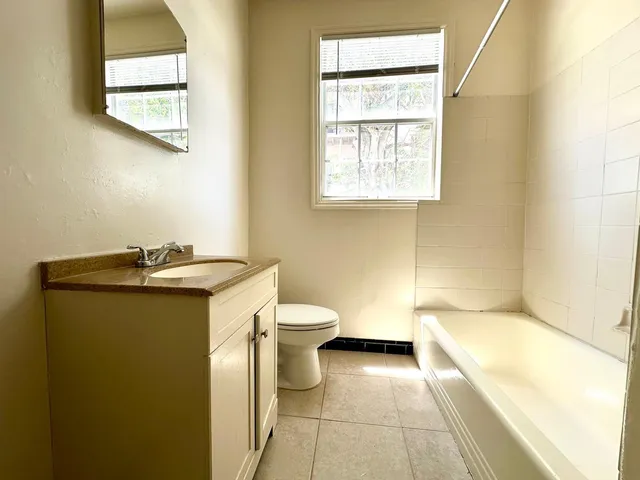 $1,325 | 2016 Broward Avenue, Unit 1, West Palm Beach, FL 33407