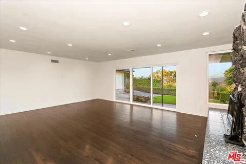 $2,049,500 | 15451 Longbow Drive, Sherman Oaks, CA 91403