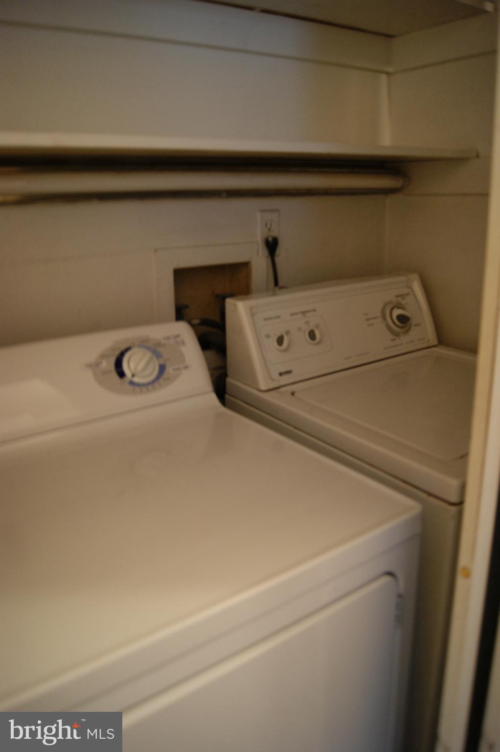 837 North Central Avenue Baltimore, MD 21202 - Photo 10 of 25 a utility room with dryer and washer