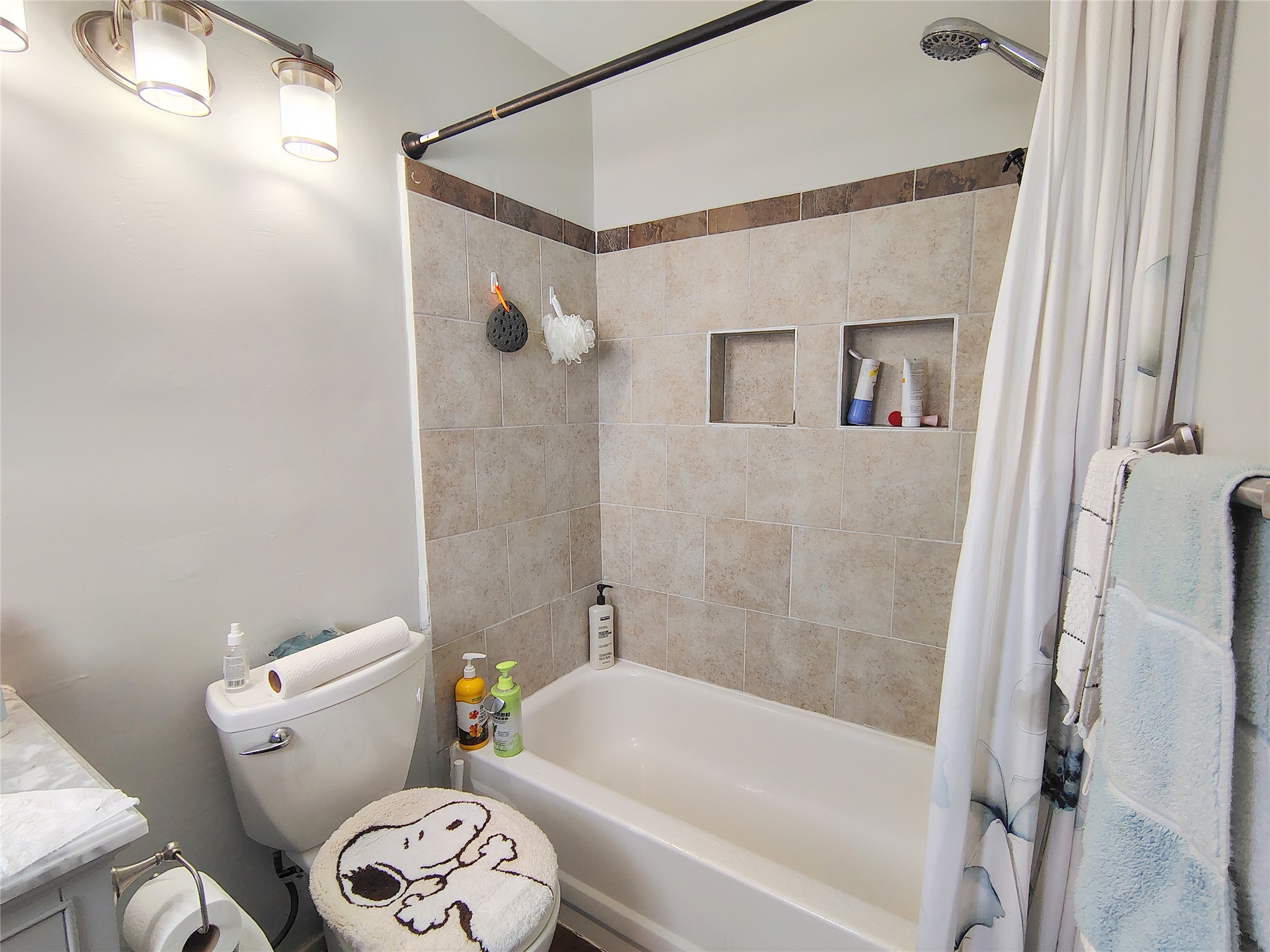 4411 Waterfall Way Sugar Land, TX 77479 - Photo 30 of 36 a bathroom with a toilet and a bathtub