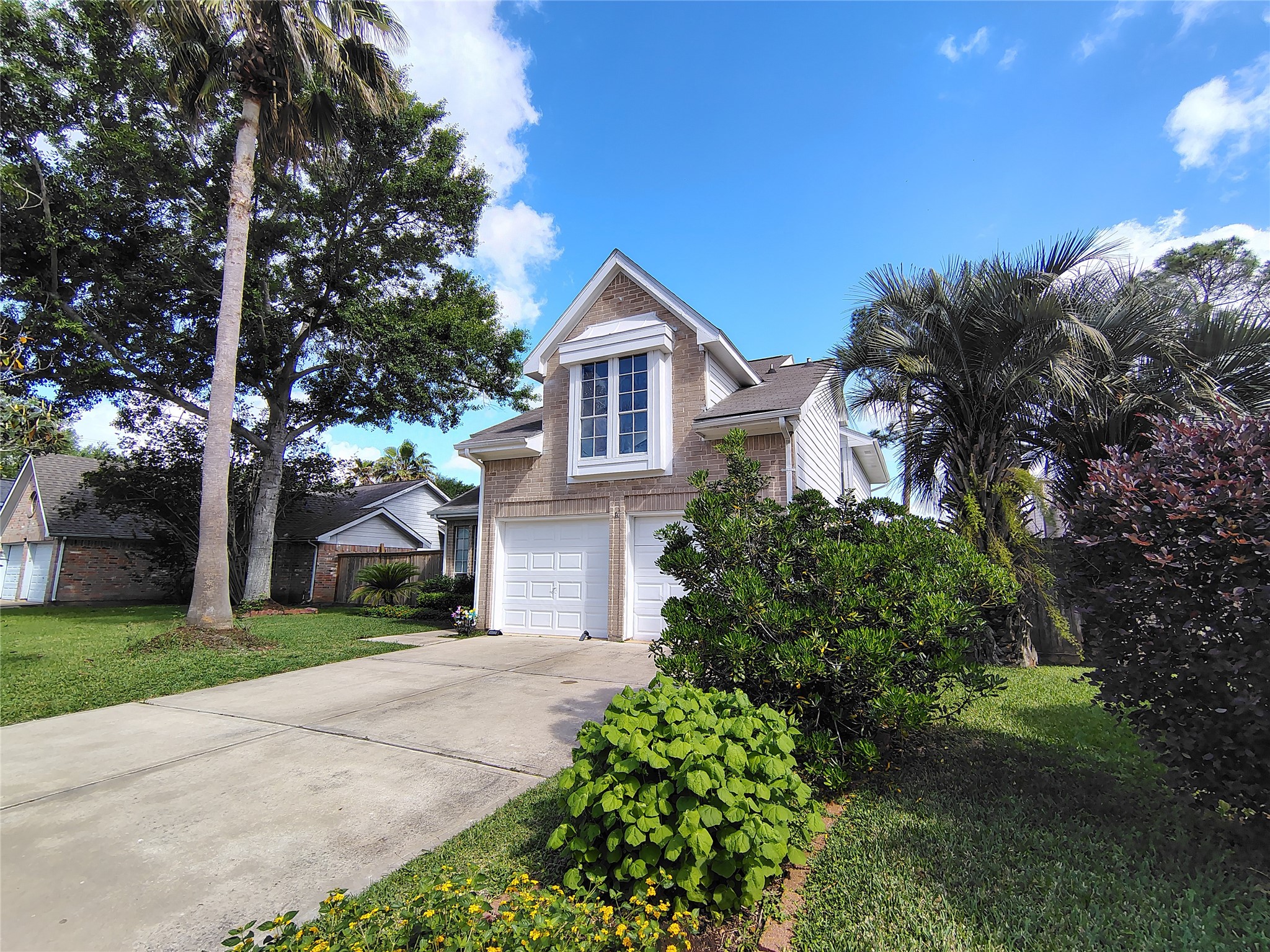4411 Waterfall Way Sugar Land, TX 77479 - Photo 35 of 36 a front view of a house with garden