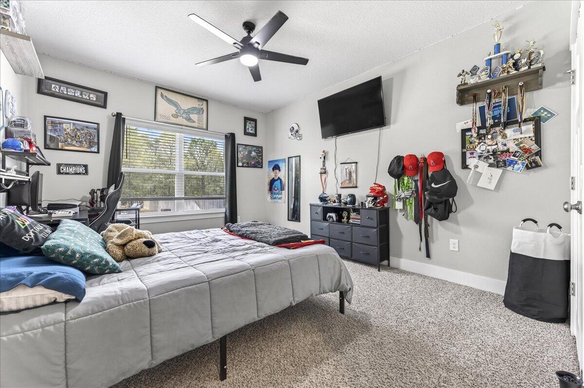 2455 Dakota Way Crestview, FL 32536 - Photo 42 of 81 a bedroom with bed and a flat tv screen
