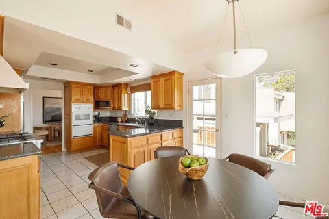 $1,295,000 | 21694 Yucatan Avenue, Woodland Hills, CA 91364