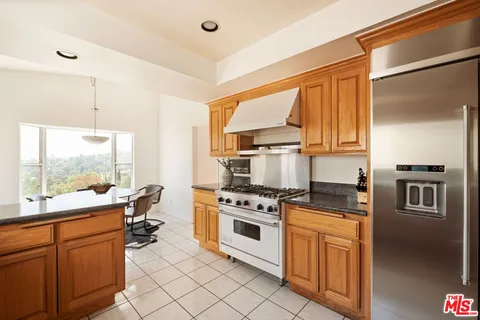 $1,295,000 | 21694 Yucatan Avenue, Woodland Hills, CA 91364