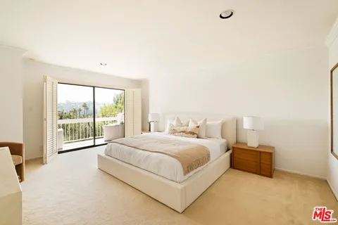 $1,295,000 | 21694 Yucatan Avenue, Woodland Hills, CA 91364