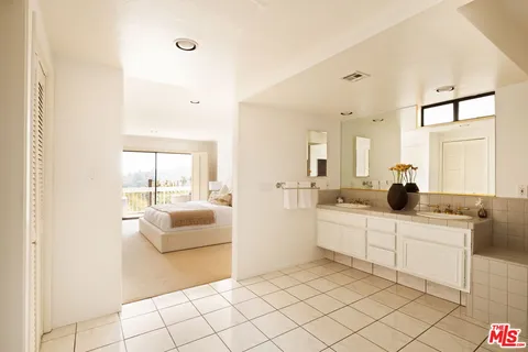 $1,295,000 | 21694 Yucatan Avenue, Woodland Hills, CA 91364