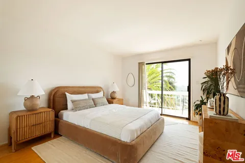 $1,295,000 | 21694 Yucatan Avenue, Woodland Hills, CA 91364