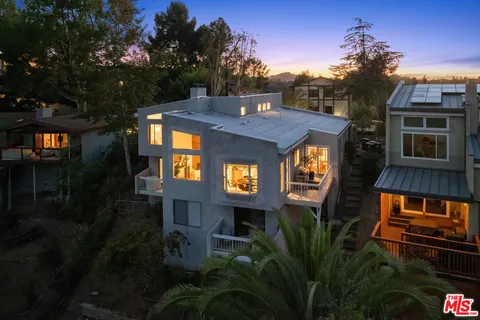 $1,295,000 | 21694 Yucatan Avenue, Woodland Hills, CA 91364